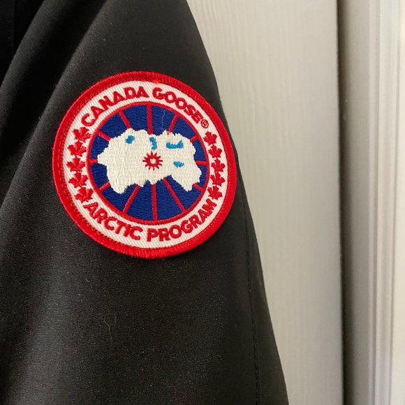 Canada Goose Victoria Parka - like new - Picture 3 of 7